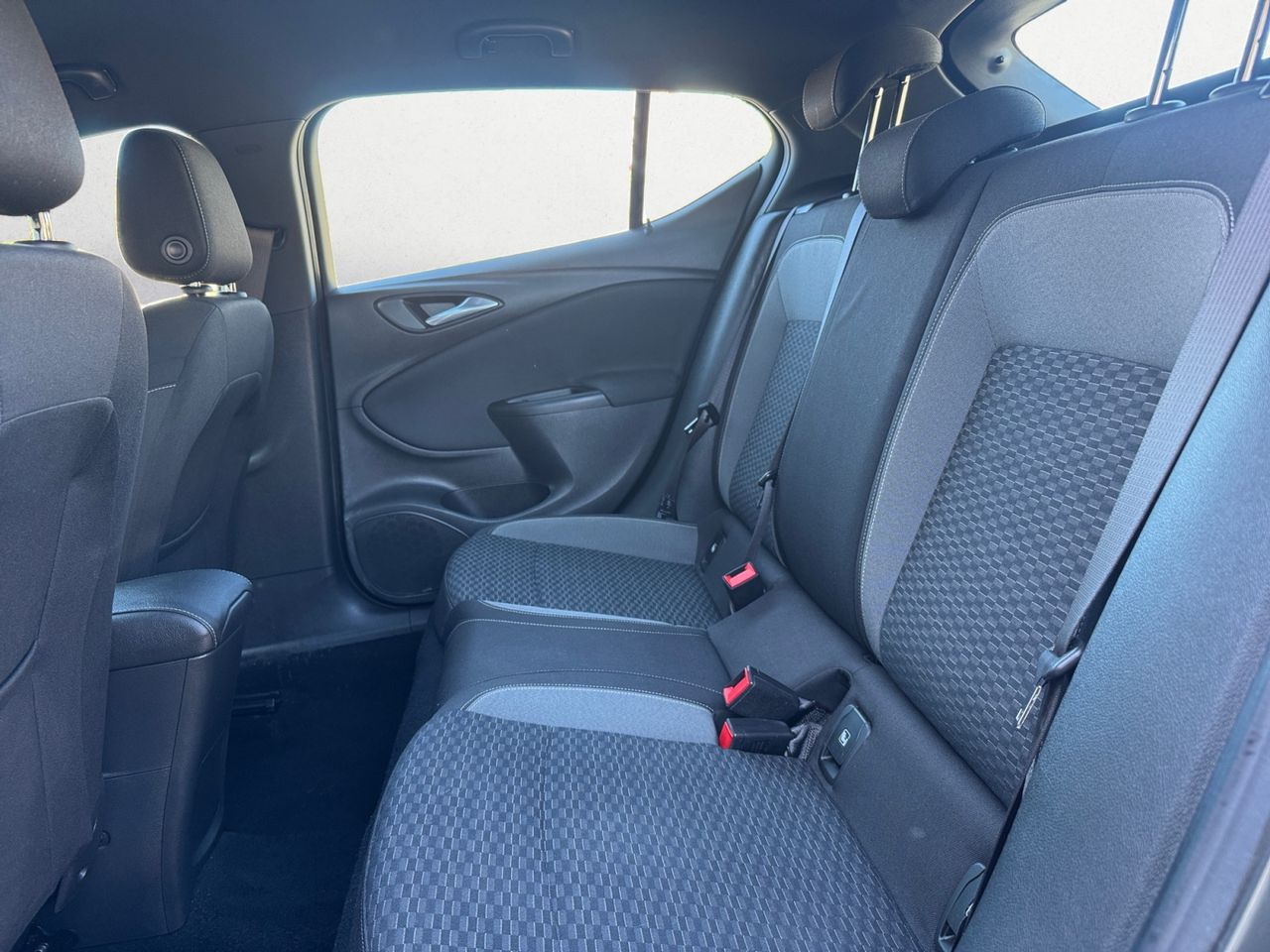 Opel Astra GS LINE 1.2 110 CV - Foto 2