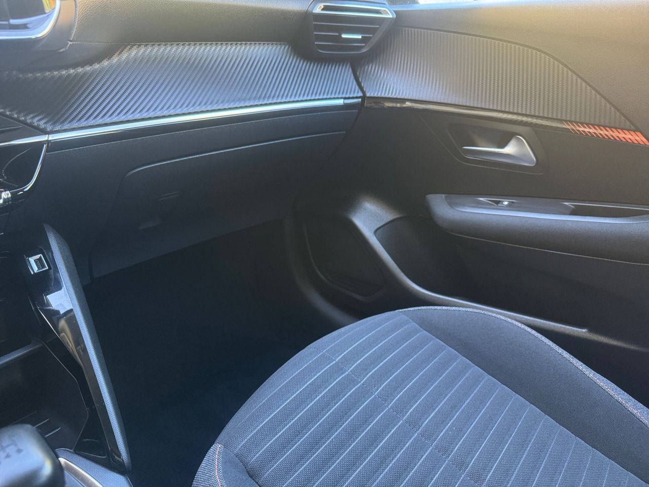 Peugeot 208 ACTIVE BLUE HDI 100 CV - Foto 2