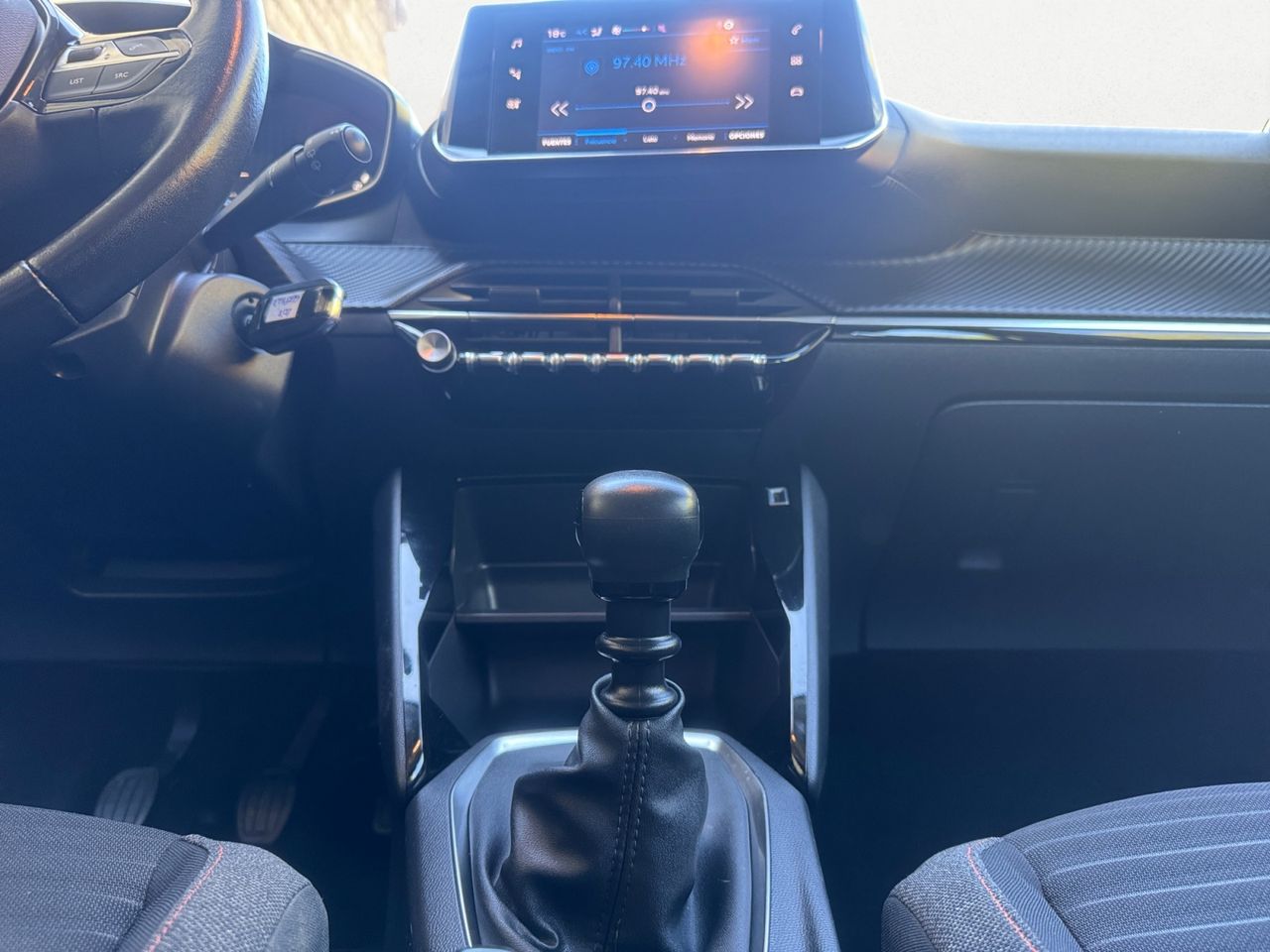 Peugeot 208 ACTIVE BLUE HDI 100 CV - Foto 2