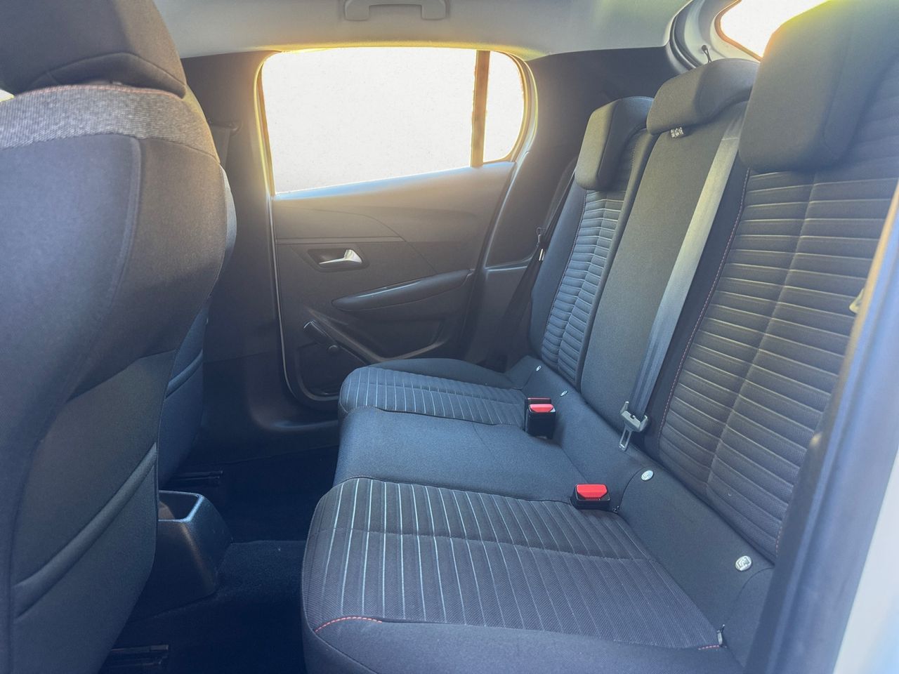 Peugeot 208 ACTIVE BLUE HDI 100 CV - Foto 2