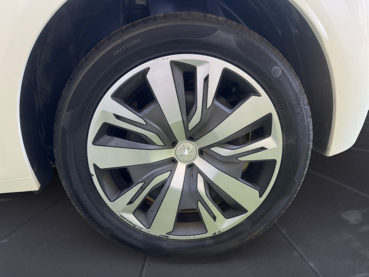 Peugeot 208 ACTIVE BLUE HDI 100 CV - Foto 2