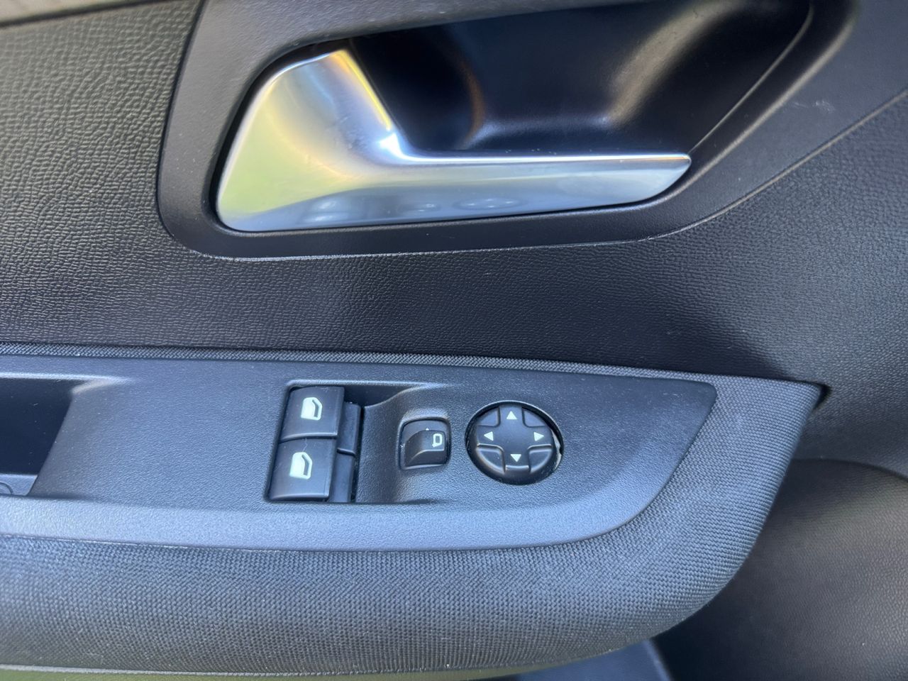 Peugeot 208 ACTIVE BLUE HDI 100 CV - Foto 2