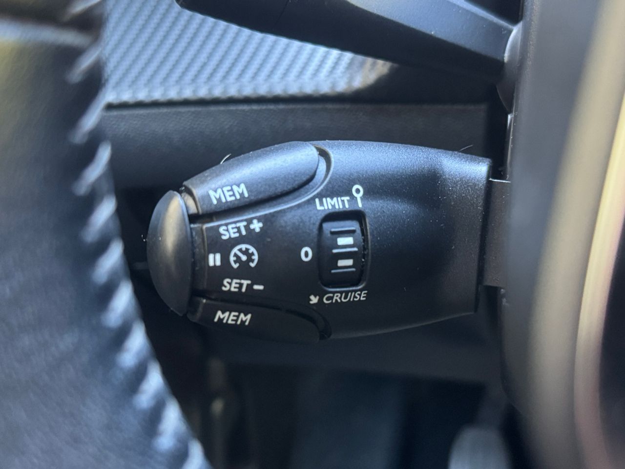 Peugeot 208 ACTIVE BLUE HDI 100 CV - Foto 2