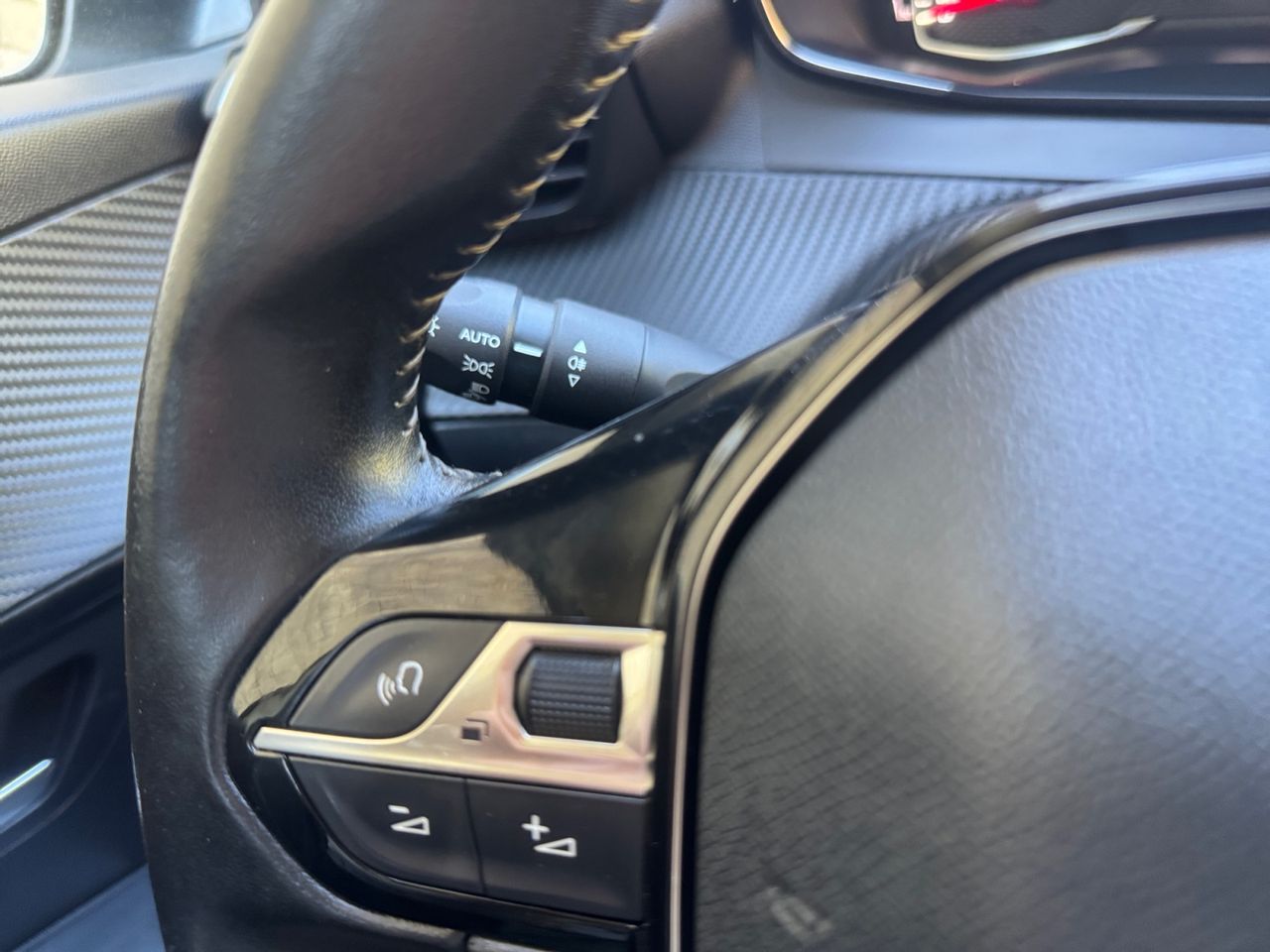 Peugeot 208 ACTIVE BLUE HDI 100 CV - Foto 2