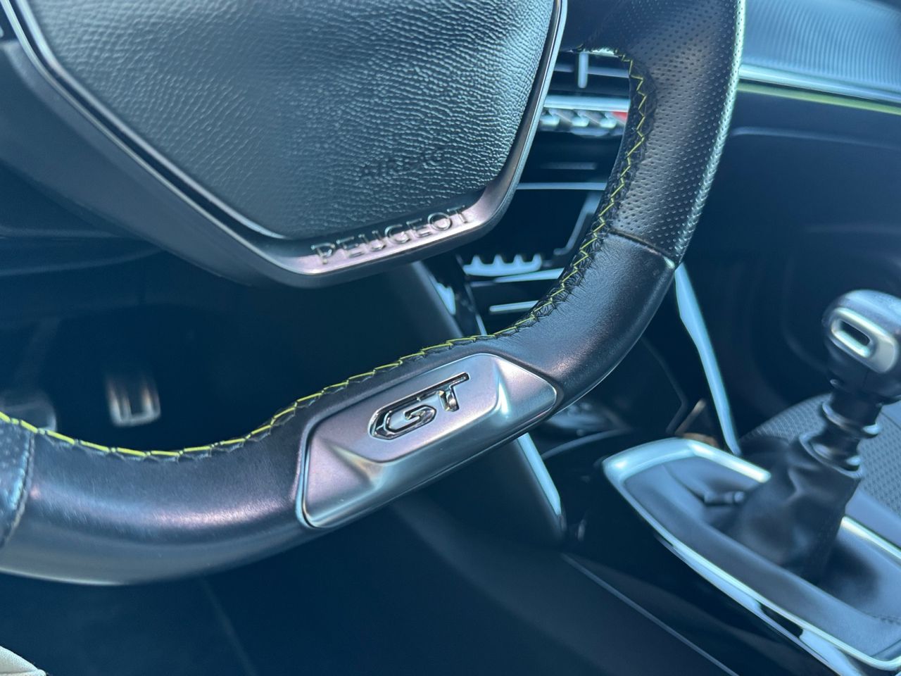 Peugeot 2008 GT PURE TECH 130 CV 6VEL MAN - Foto 2