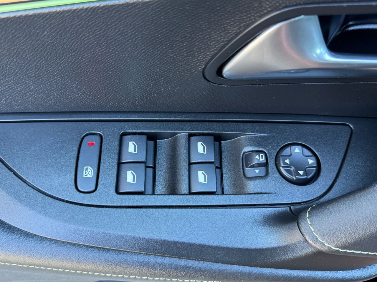 Peugeot 2008 GT PURE TECH 130 CV 6VEL MAN - Foto 2