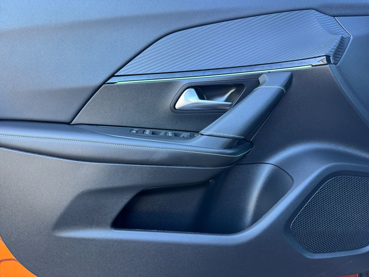 Peugeot 2008 GT PURE TECH 130 CV 6VEL MAN - Foto 2