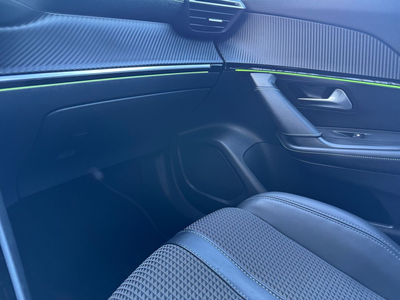 Peugeot 2008 GT PURE TECH 130 CV 6VEL MAN - Foto 2