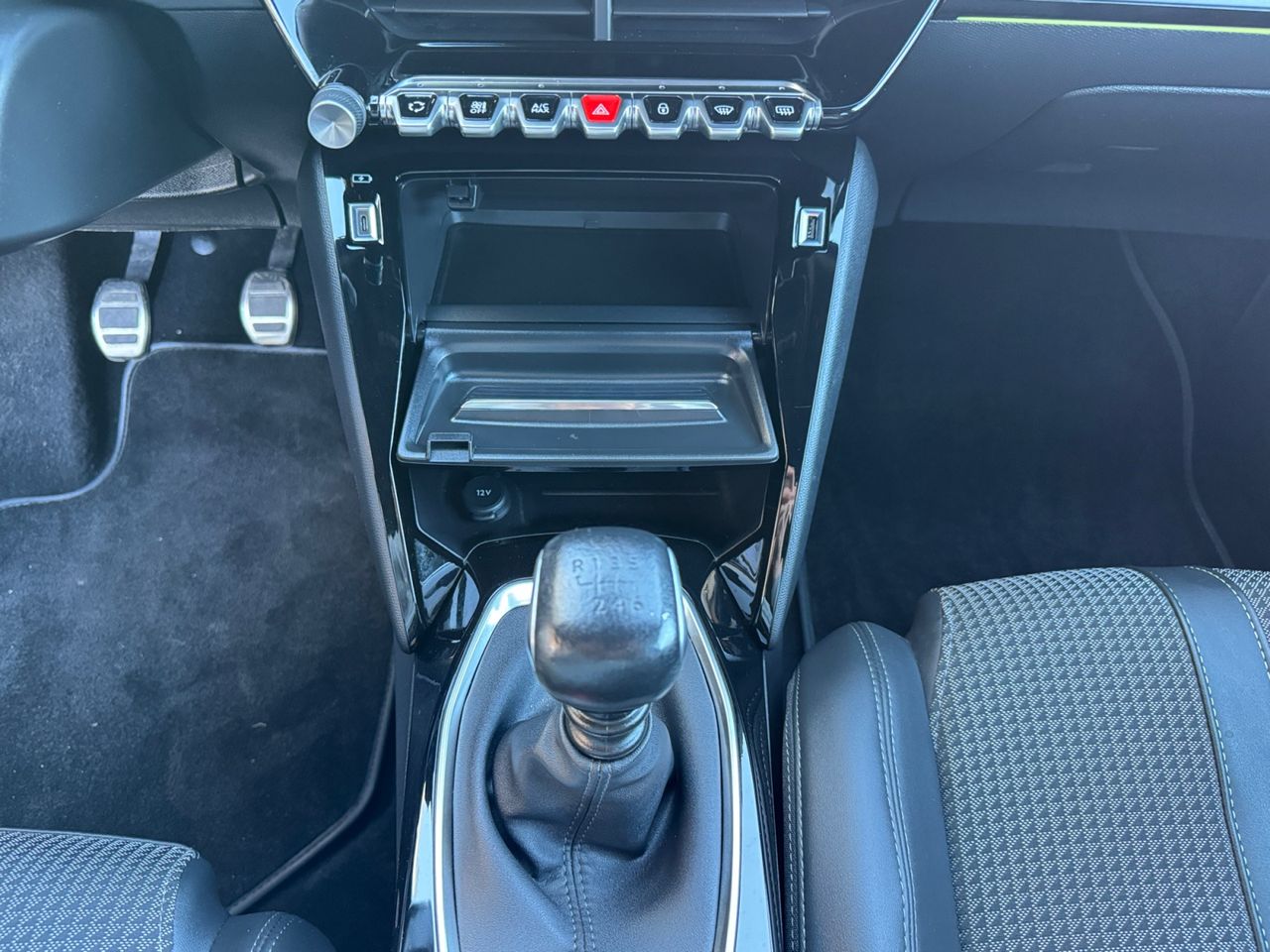 Peugeot 2008 GT PURE TECH 130 CV 6VEL MAN - Foto 2