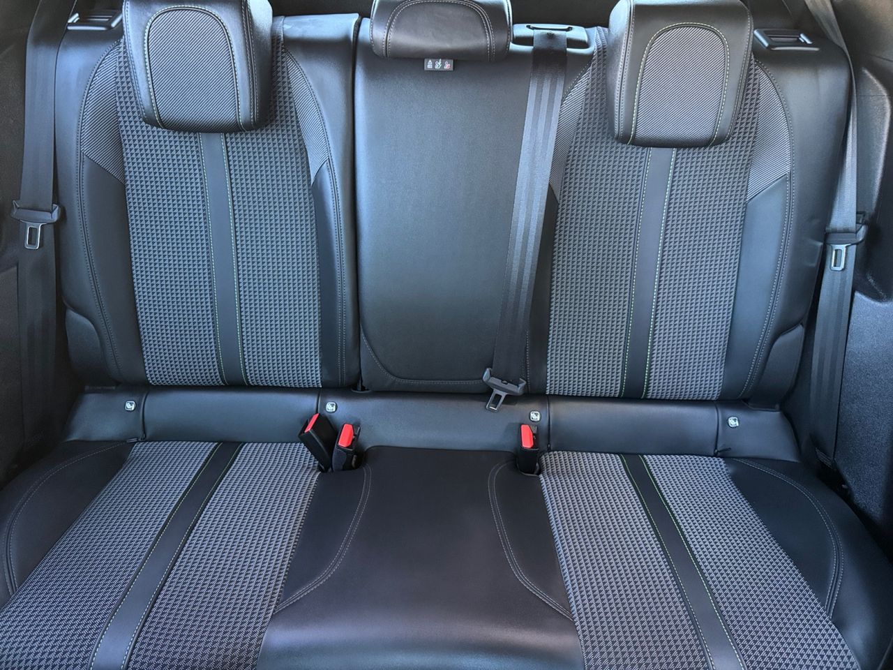 Peugeot 2008 GT PURE TECH 130 CV 6VEL MAN - Foto 2