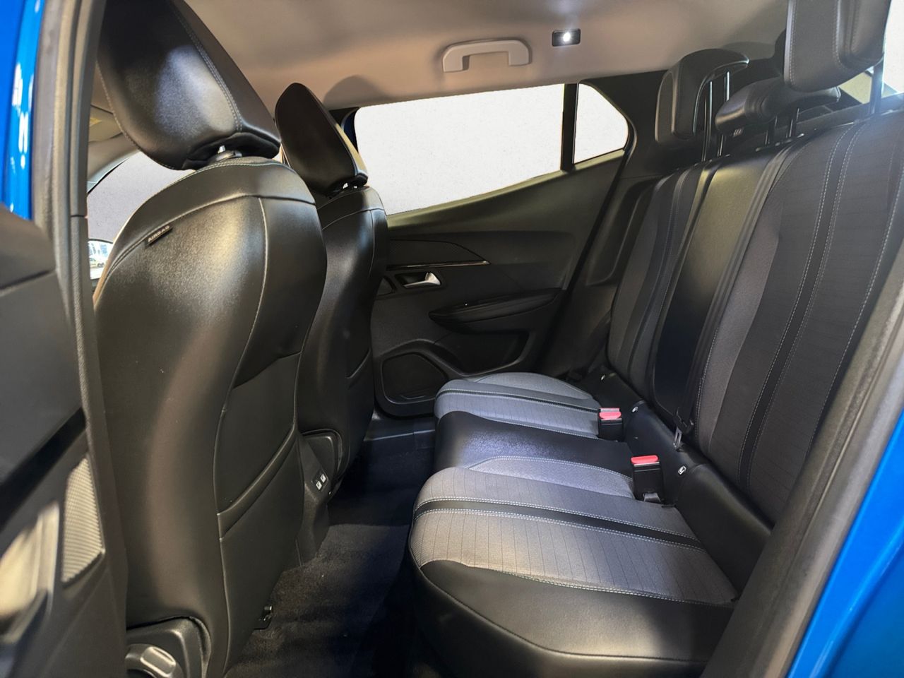 Peugeot 2008 ALLURE BLUE HDI 130 CV EAT8 - Foto 2