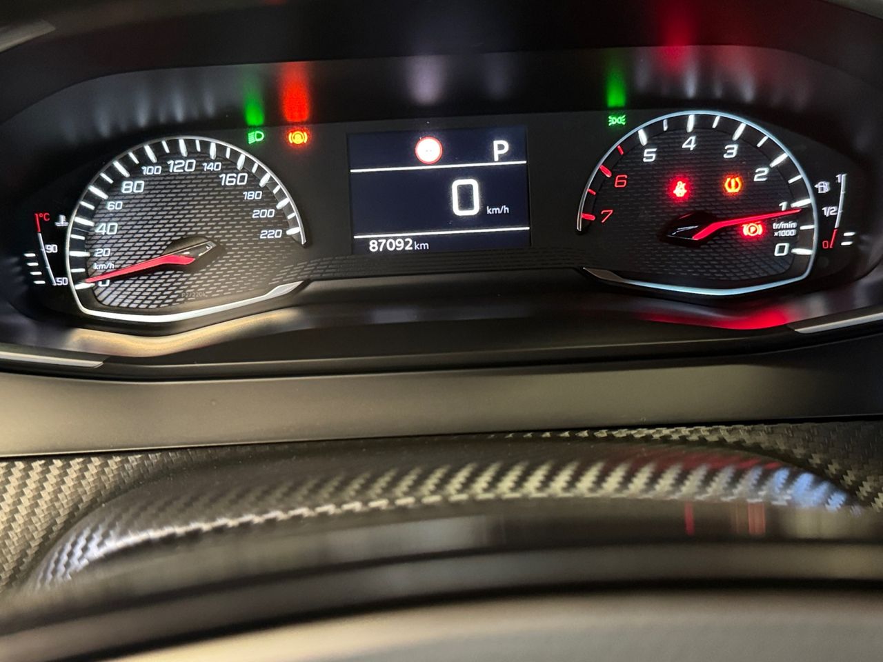 Peugeot 2008 ALLURE BLUE HDI 130 CV EAT8 - Foto 2