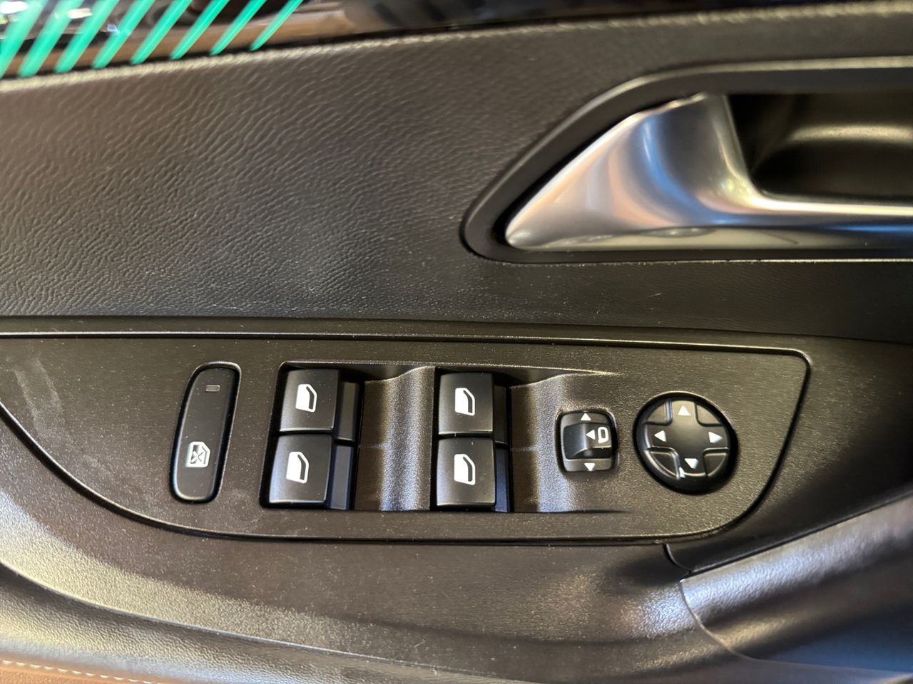 Peugeot 2008 ALLURE BLUE HDI 130 CV EAT8 - Foto 2