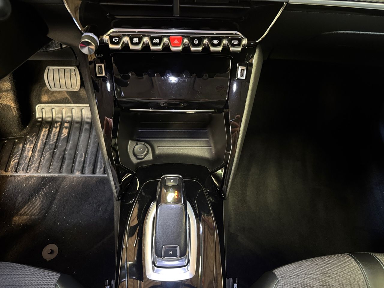 Peugeot 2008 ALLURE BLUE HDI 130 CV EAT8 - Foto 2