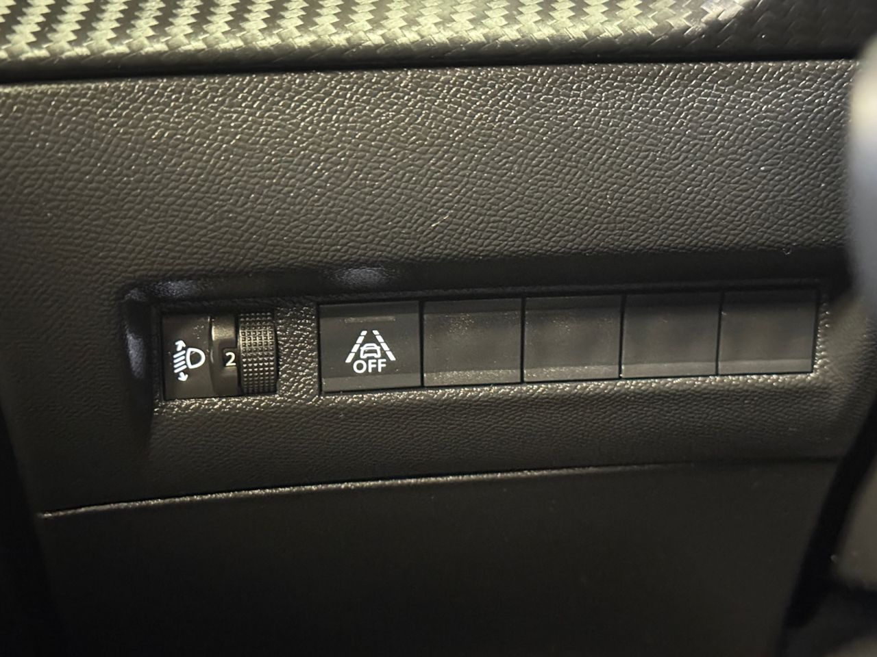 Peugeot 2008 ALLURE BLUE HDI 130 CV EAT8 - Foto 2