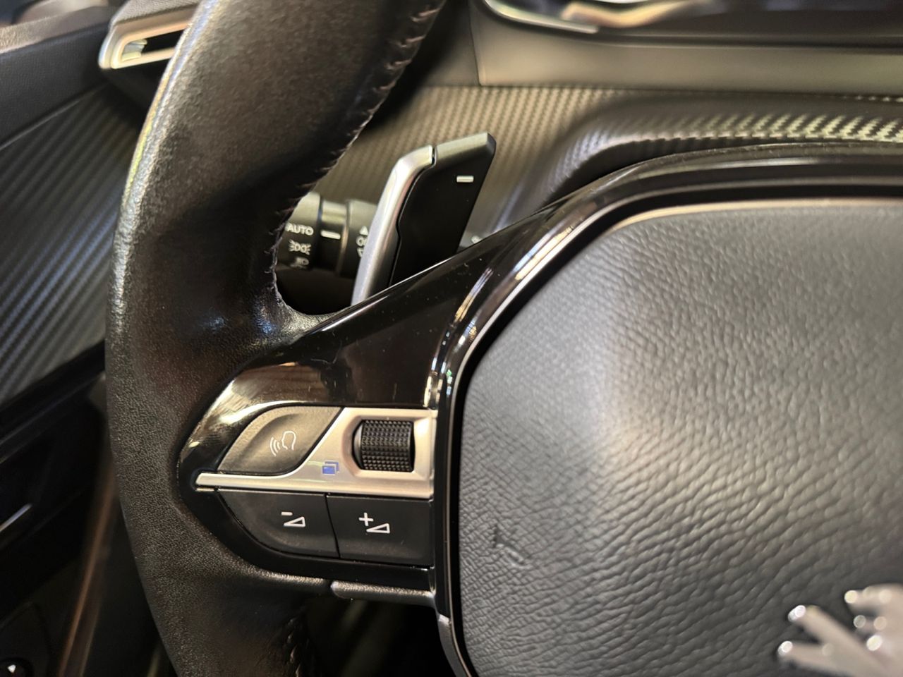 Peugeot 2008 ALLURE BLUE HDI 130 CV EAT8 - Foto 2