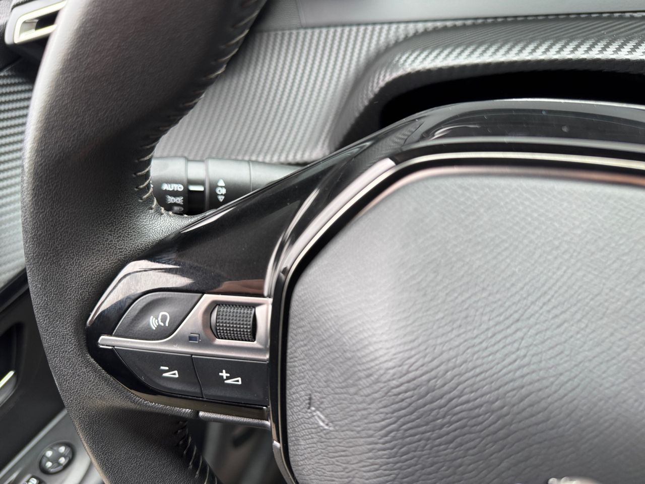 Peugeot 208 ALLURE PURE TECH 100 CV - Foto 2