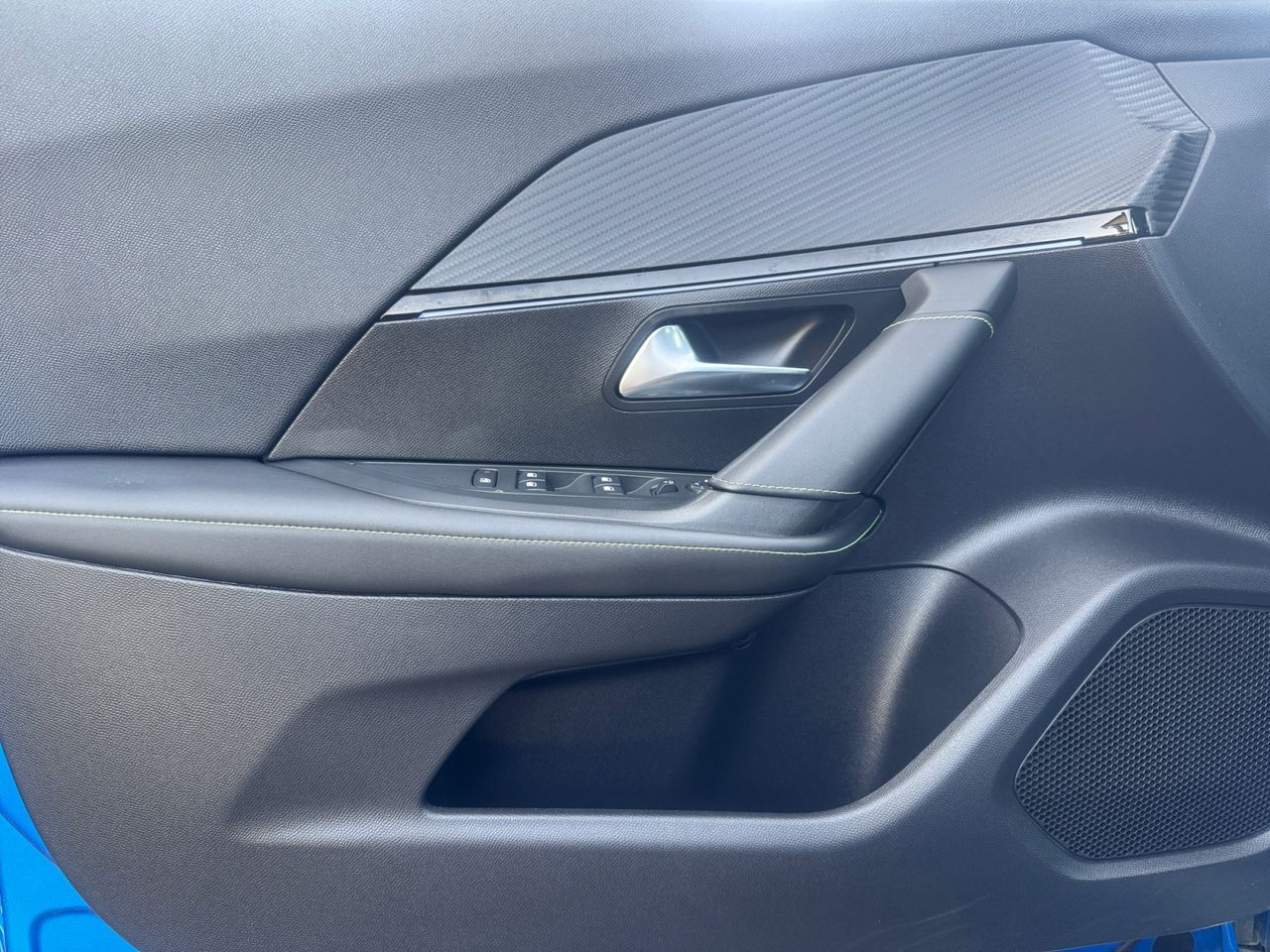 Peugeot e-2008 GT ELECTRICO 136 CV - Foto 2