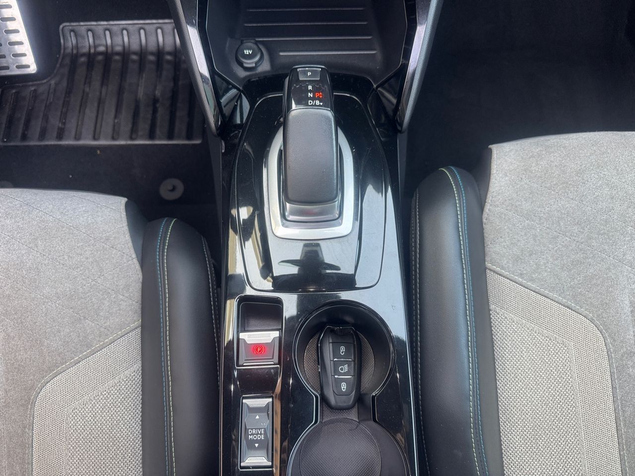 Peugeot e-2008 GT ELECTRICO 136 CV - Foto 2