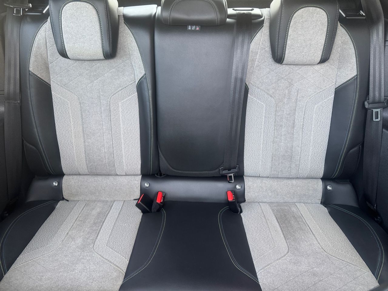 Peugeot e-2008 GT ELECTRICO 136 CV - Foto 2