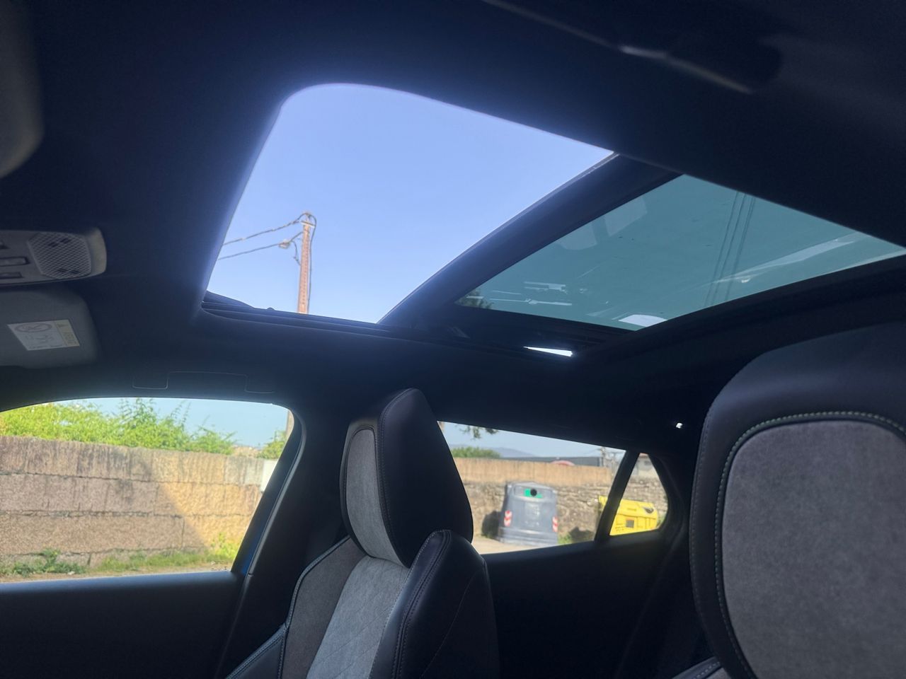 Peugeot e-2008 GT ELECTRICO 136 CV - Foto 2