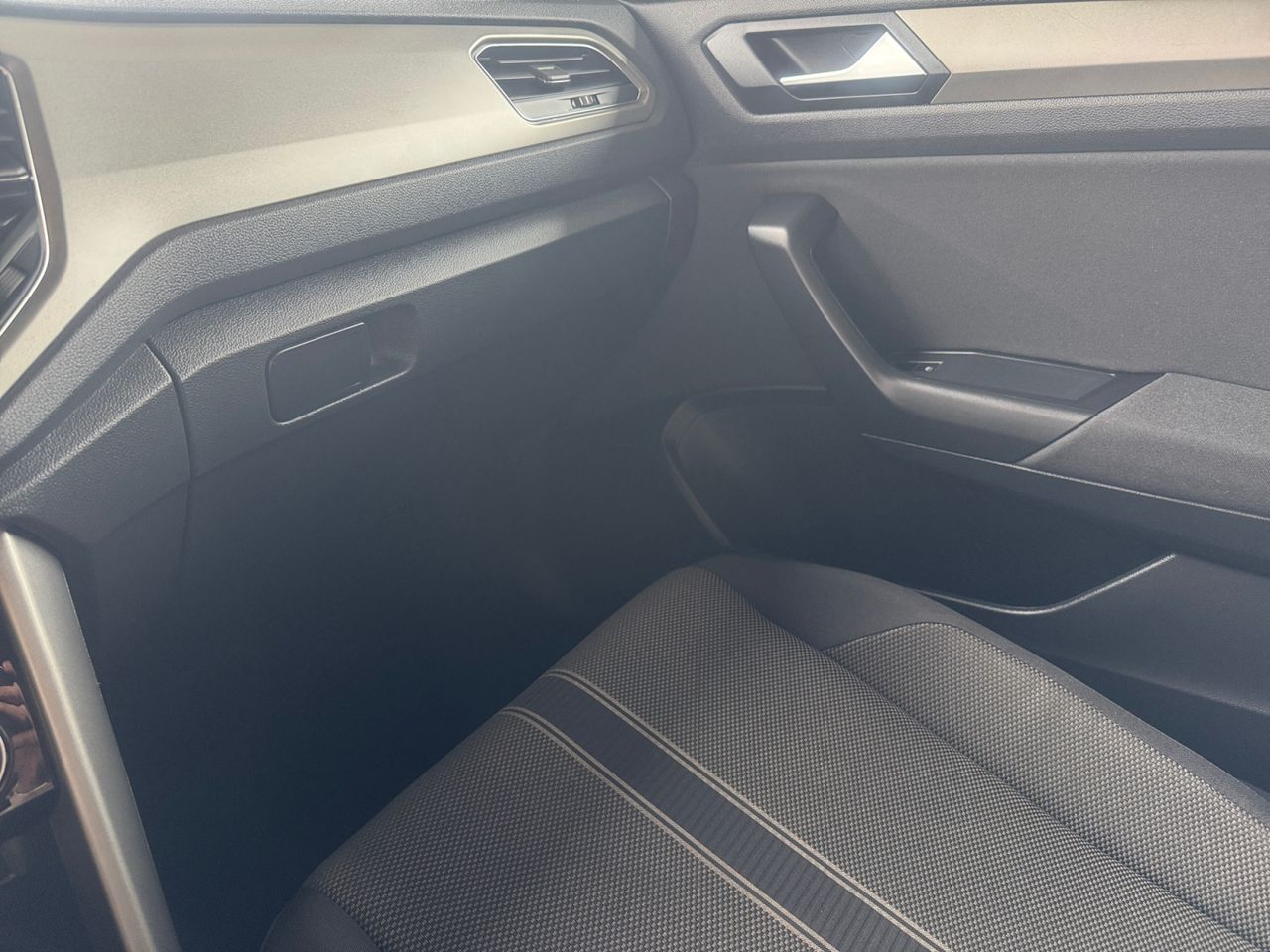 Volkswagen T-Roc ADVANCE 1.0 TSI 81 KW 110 CV - Foto 2