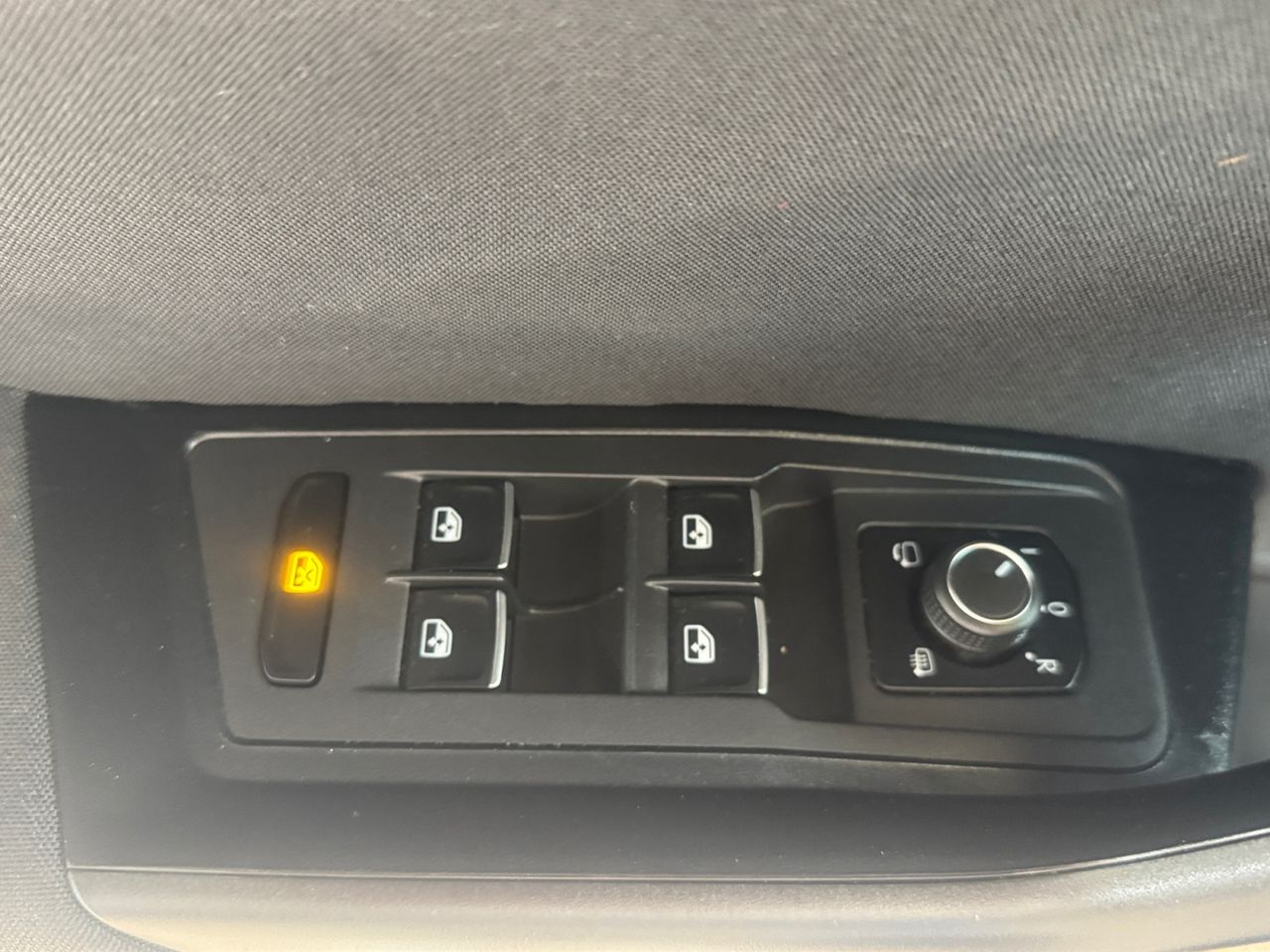 Volkswagen T-Roc ADVANCE 1.0 TSI 81 KW 110 CV - Foto 2