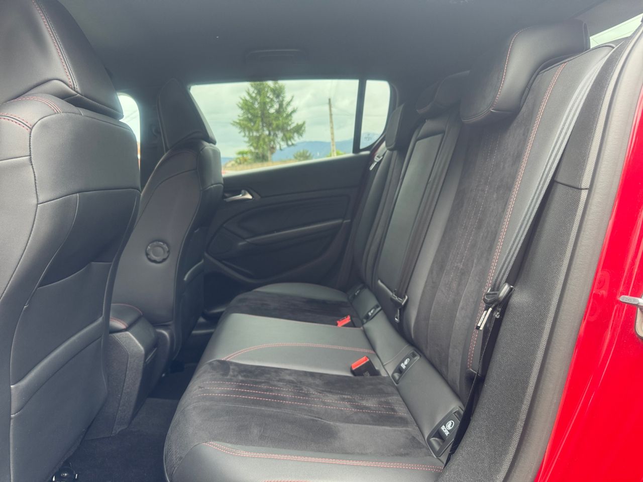 Peugeot 308 GT BLUE HDI 180 CV EAT8 - Foto 2