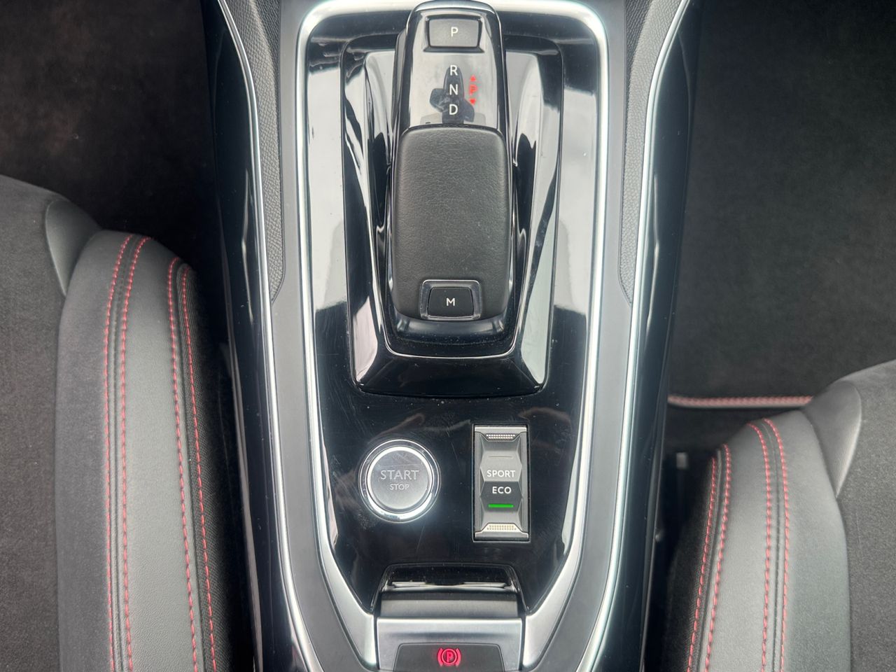 Peugeot 308 GT BLUE HDI 180 CV EAT8 - Foto 2