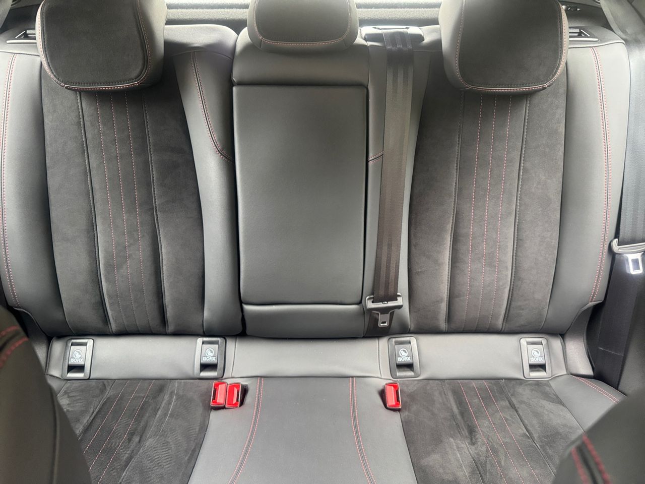 Peugeot 308 GT BLUE HDI 180 CV EAT8 - Foto 2