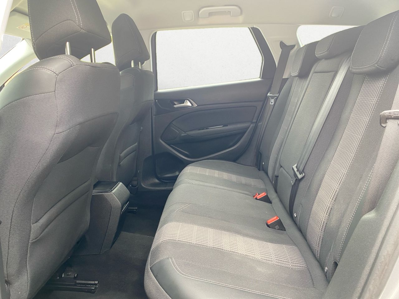 Peugeot 308 SW ALLURE PURE TECH 130 CV - Foto 2