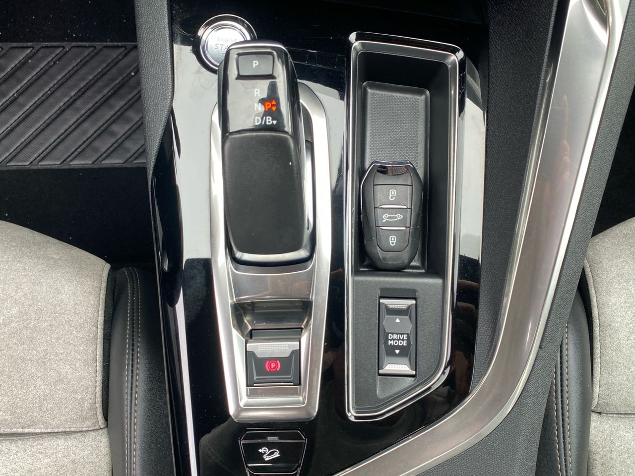 Peugeot 3008 Hybrid GT PACK HYBRID 300 e EAT8 - Foto 2