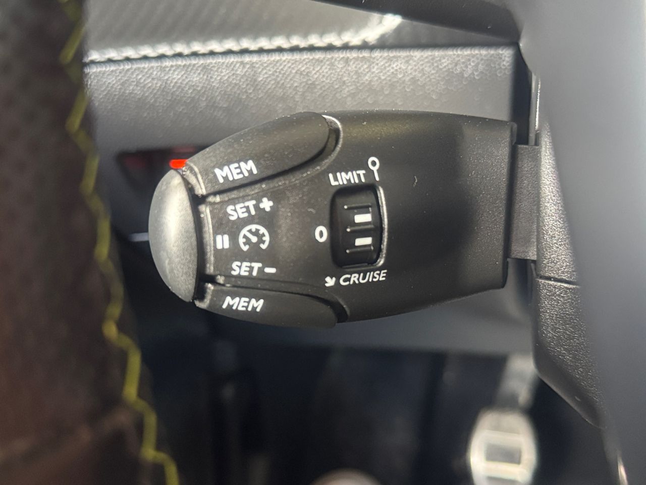 Peugeot 208 GT BLUE HDI 100 CV - Foto 2