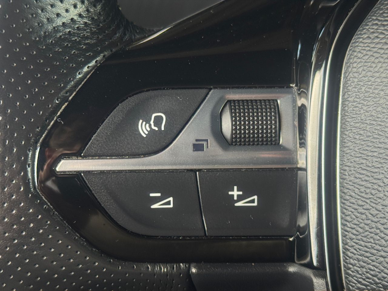 Peugeot 208 GT BLUE HDI 100 CV - Foto 2