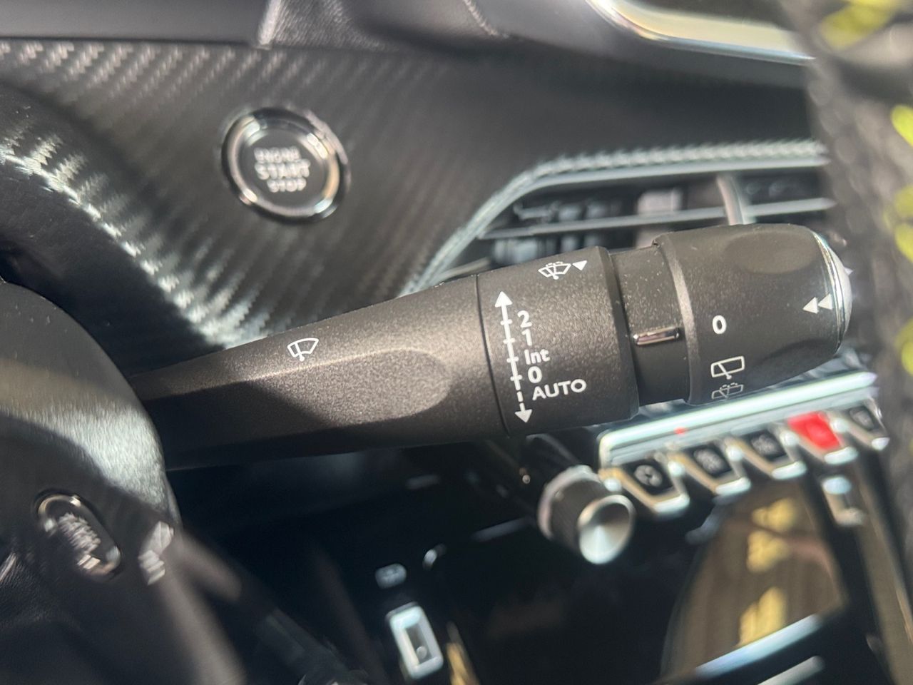 Peugeot 208 GT BLUE HDI 100 CV - Foto 2