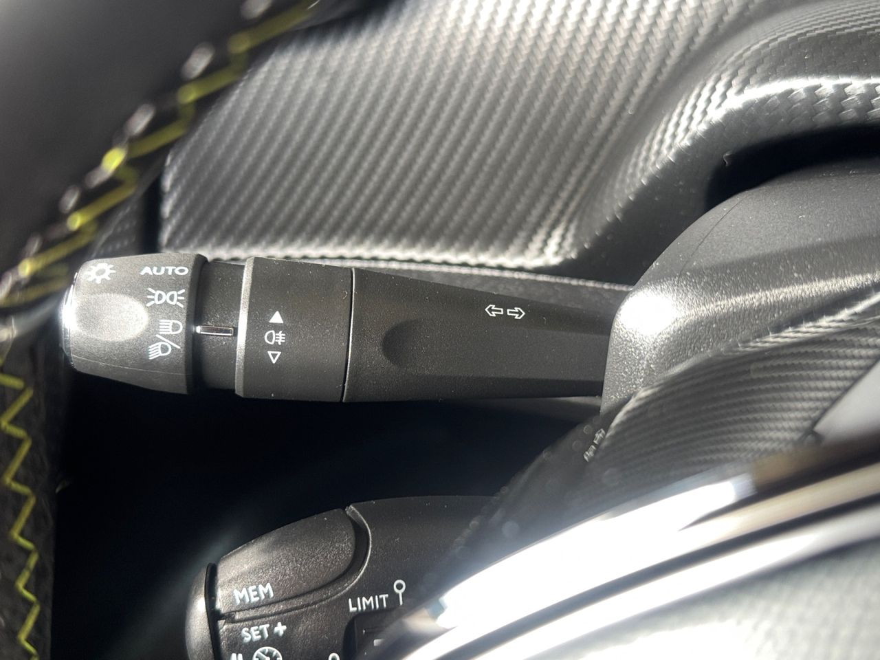 Peugeot 208 GT BLUE HDI 100 CV - Foto 2