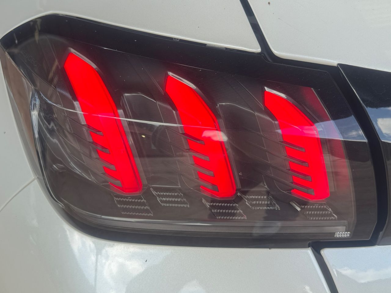 Peugeot 208 GT BLUE HDI 100 CV - Foto 2