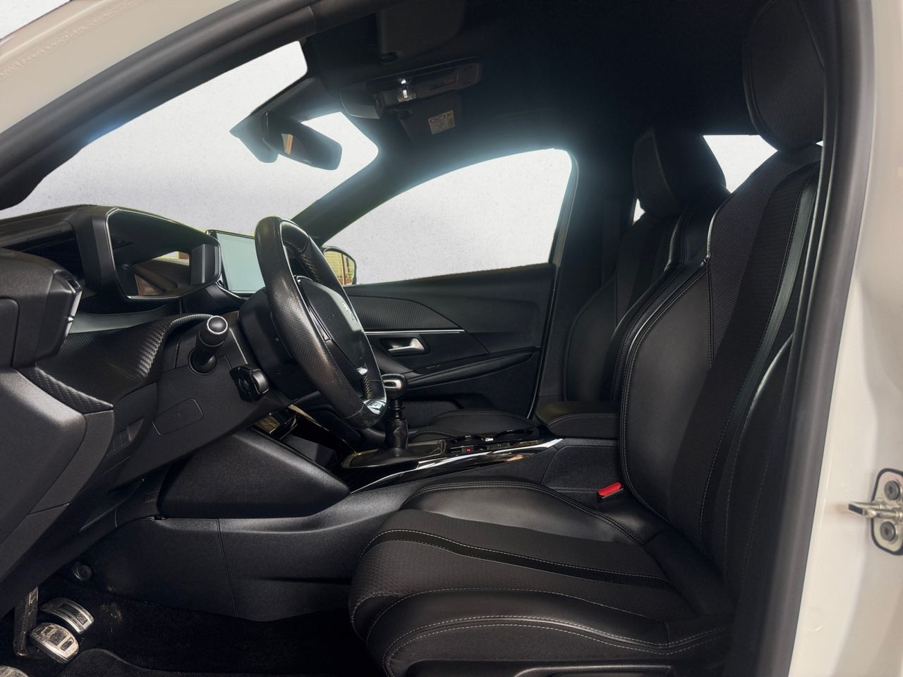 Peugeot 208 GT BLUE HDI 100 CV - Foto 2