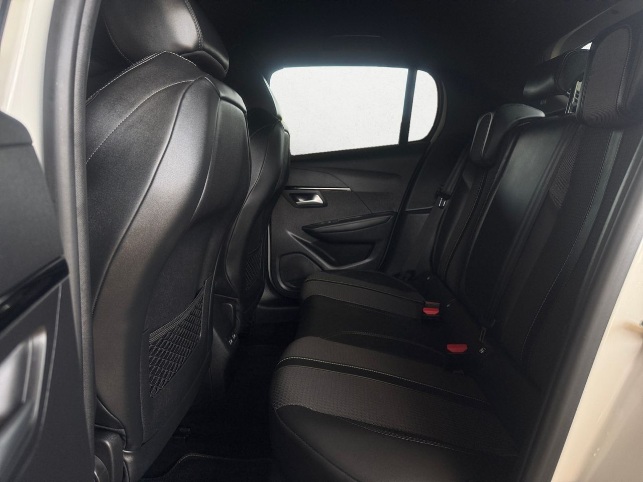 Peugeot 208 GT BLUE HDI 100 CV - Foto 2