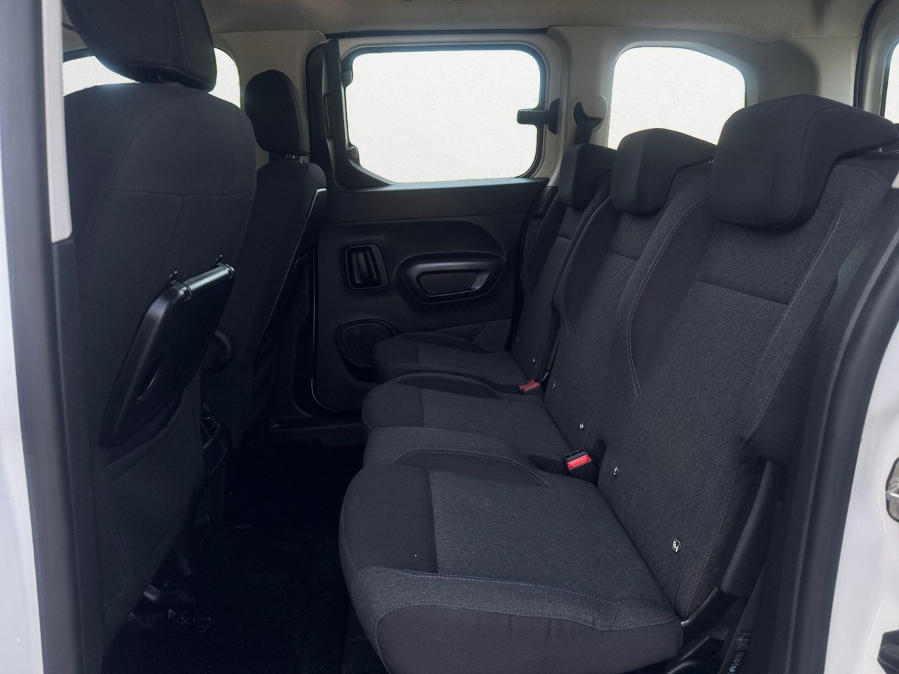 Peugeot Rifter ALLURE BUSINESS STANDARD BLUE HDI 100 CV - Foto 2