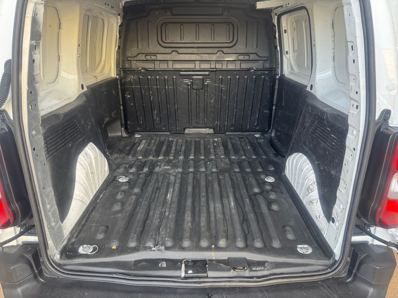 Peugeot Partner PRO STANDARD 600 KG BLUE HDI 100 CV - Foto 2