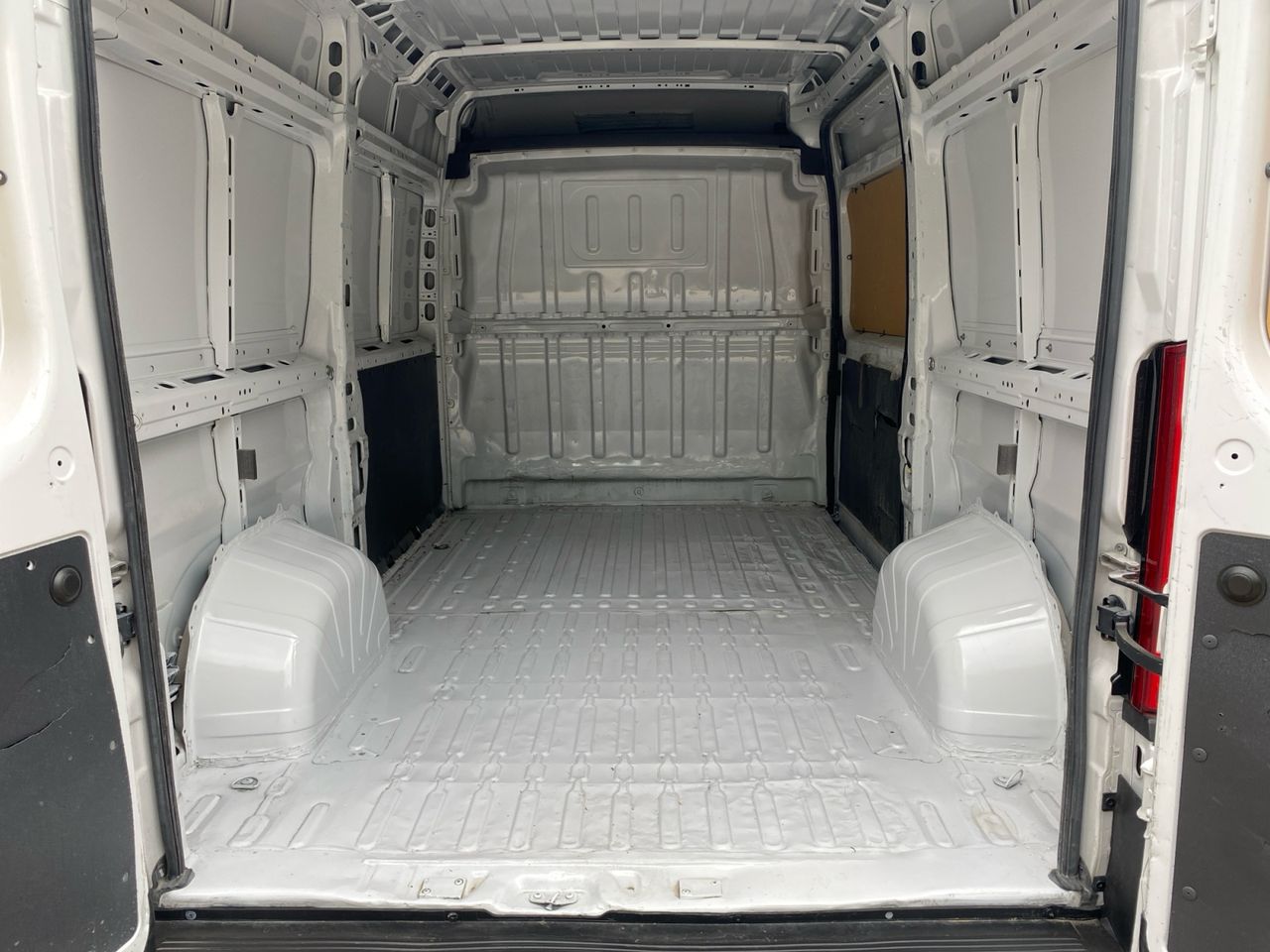 Peugeot Boxer FG 333 L2 H2 BLUE HDI 140 CV - Foto 2