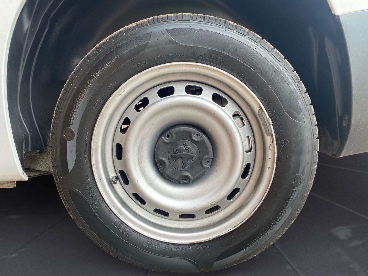 Peugeot Partner PRO STANDARD 600 KG BLUE HDI 100 CV - Foto 2