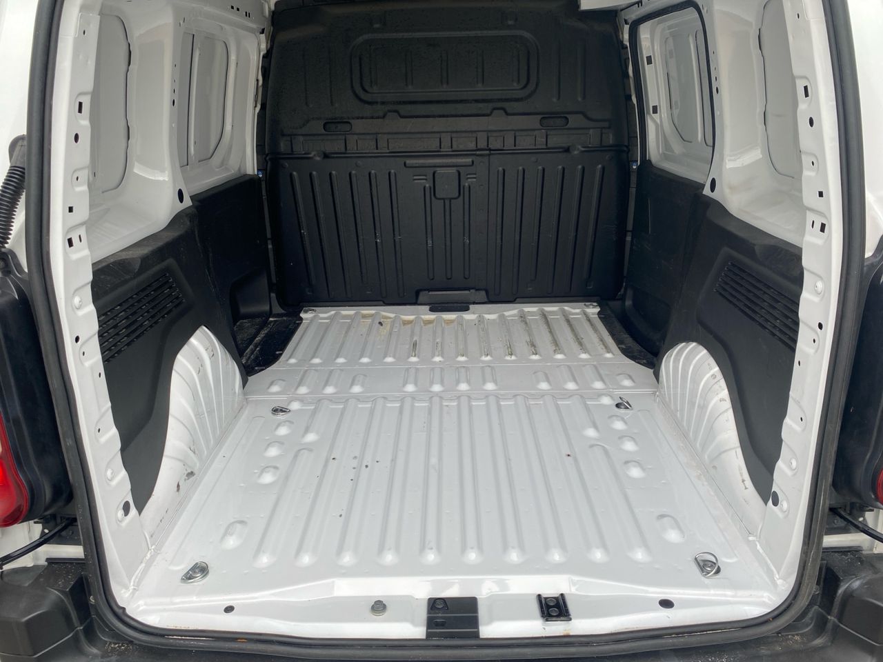 Peugeot Partner PRO STANDARD 600 KG BLUE HDI 100 CV - Foto 2