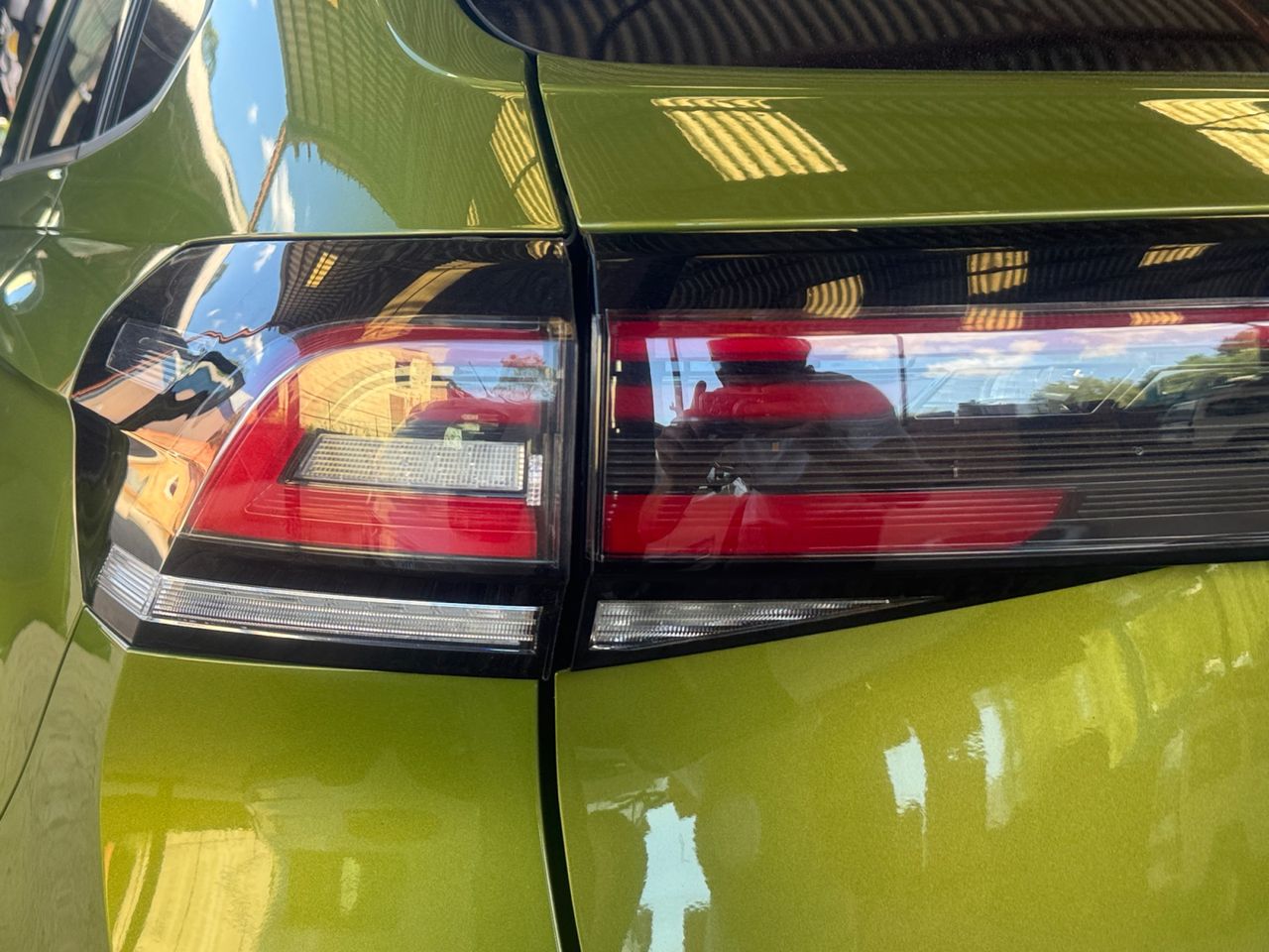 Volkswagen Taigo R LINE 1.0 TSI 81 KW 110 CV DSG - Foto 2