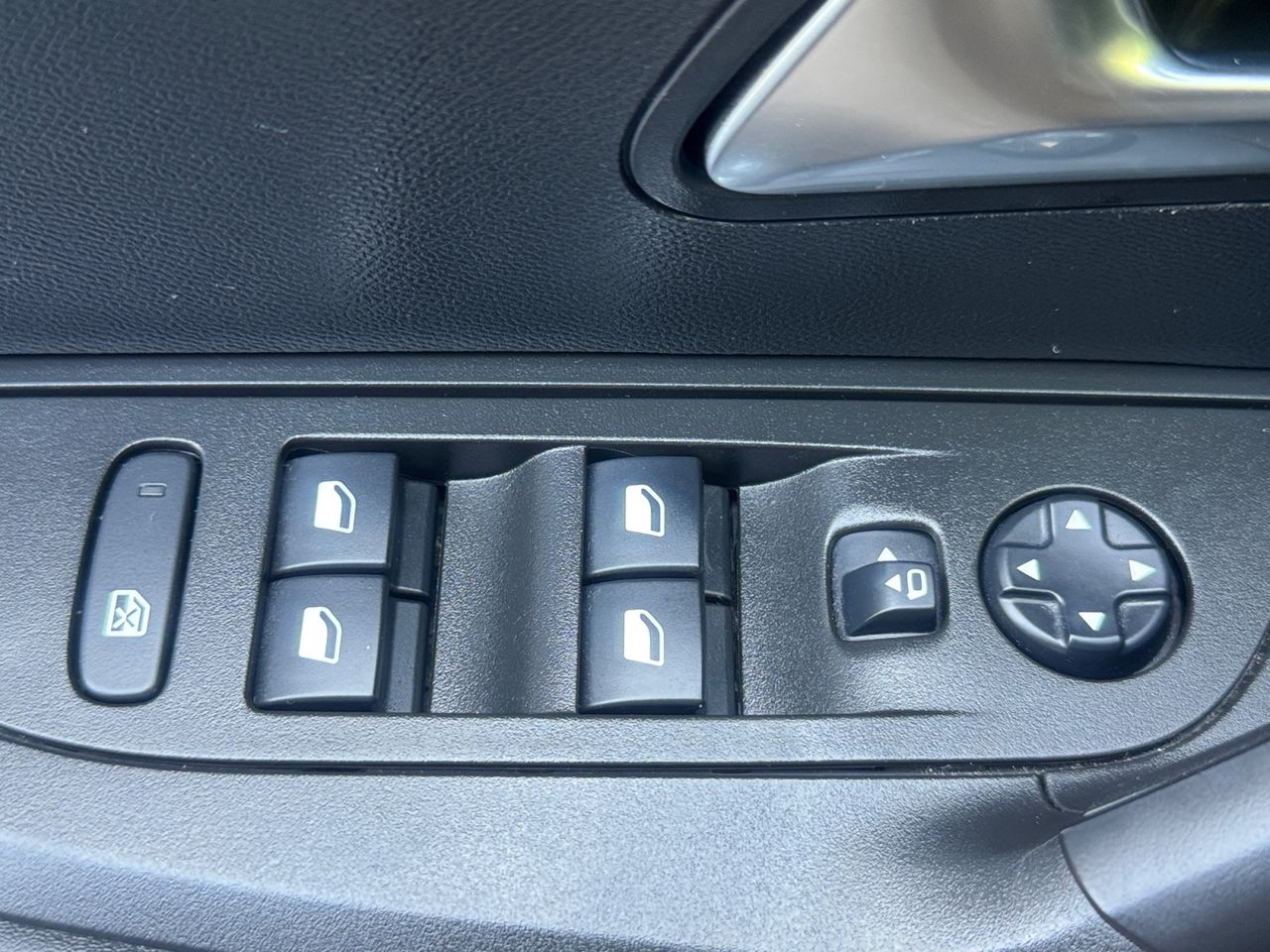 Peugeot e-2008 ALLURE PACK ELECTRICO 136 CV - Foto 2