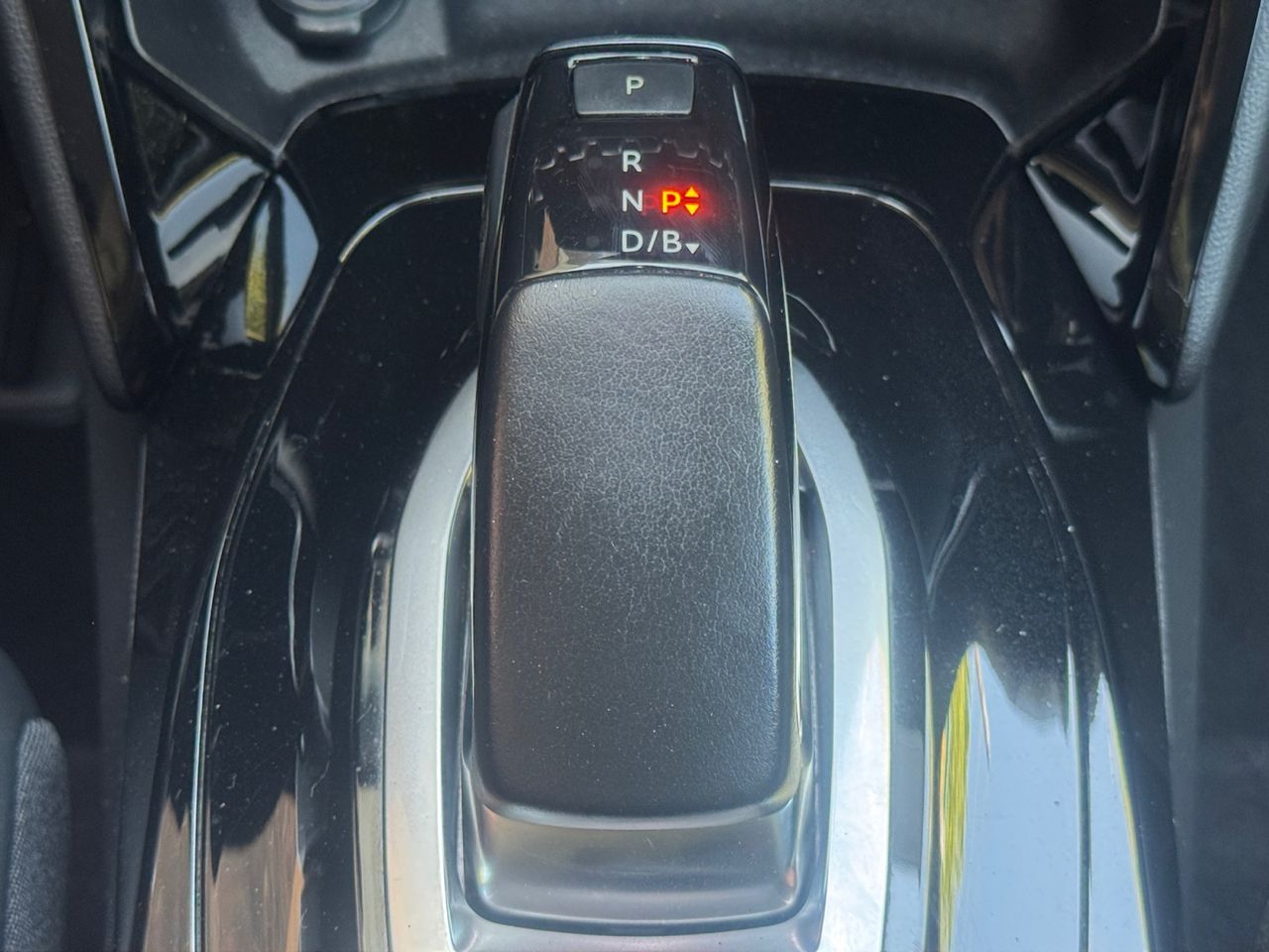 Peugeot e-2008 ALLURE PACK ELECTRICO 136 CV - Foto 2