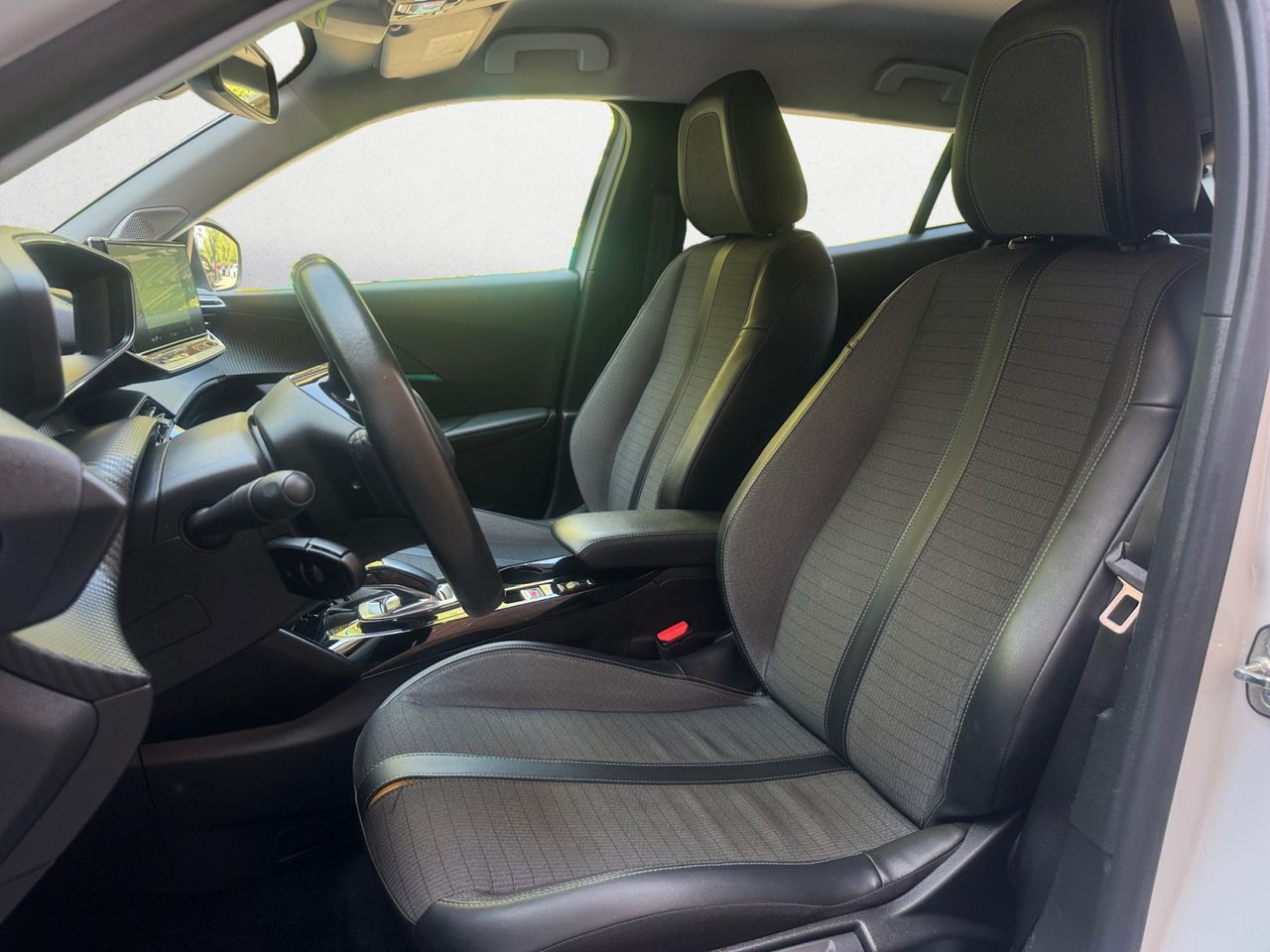 Peugeot e-2008 ALLURE PACK ELECTRICO 136 CV - Foto 2