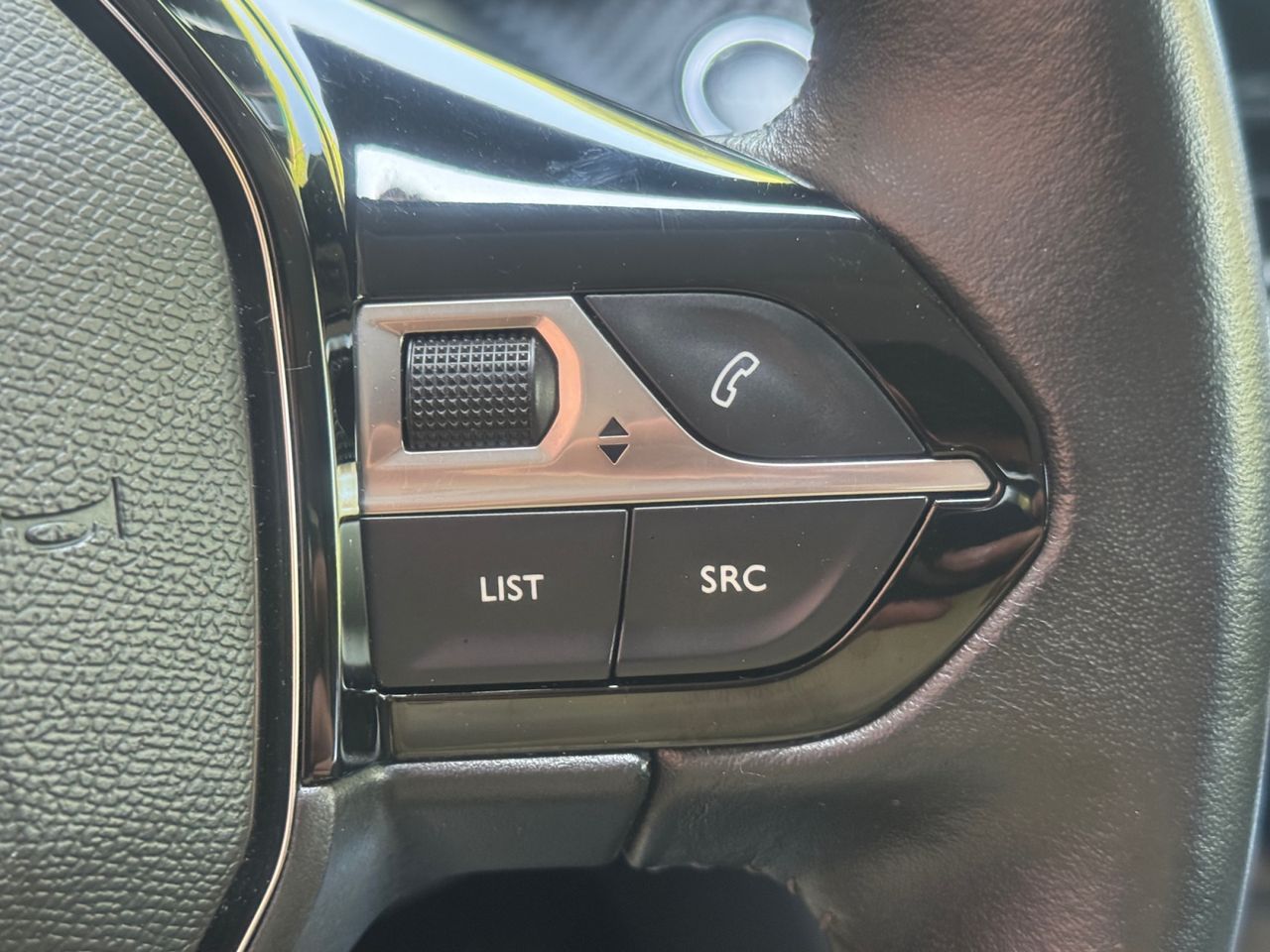 Peugeot e-2008 ALLURE PACK ELECTRICO 136 CV - Foto 2