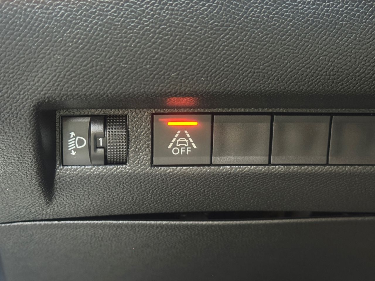 Peugeot e-2008 ALLURE PACK ELECTRICO 136 CV - Foto 2